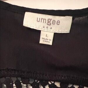 Pullover black light weight fun blouse